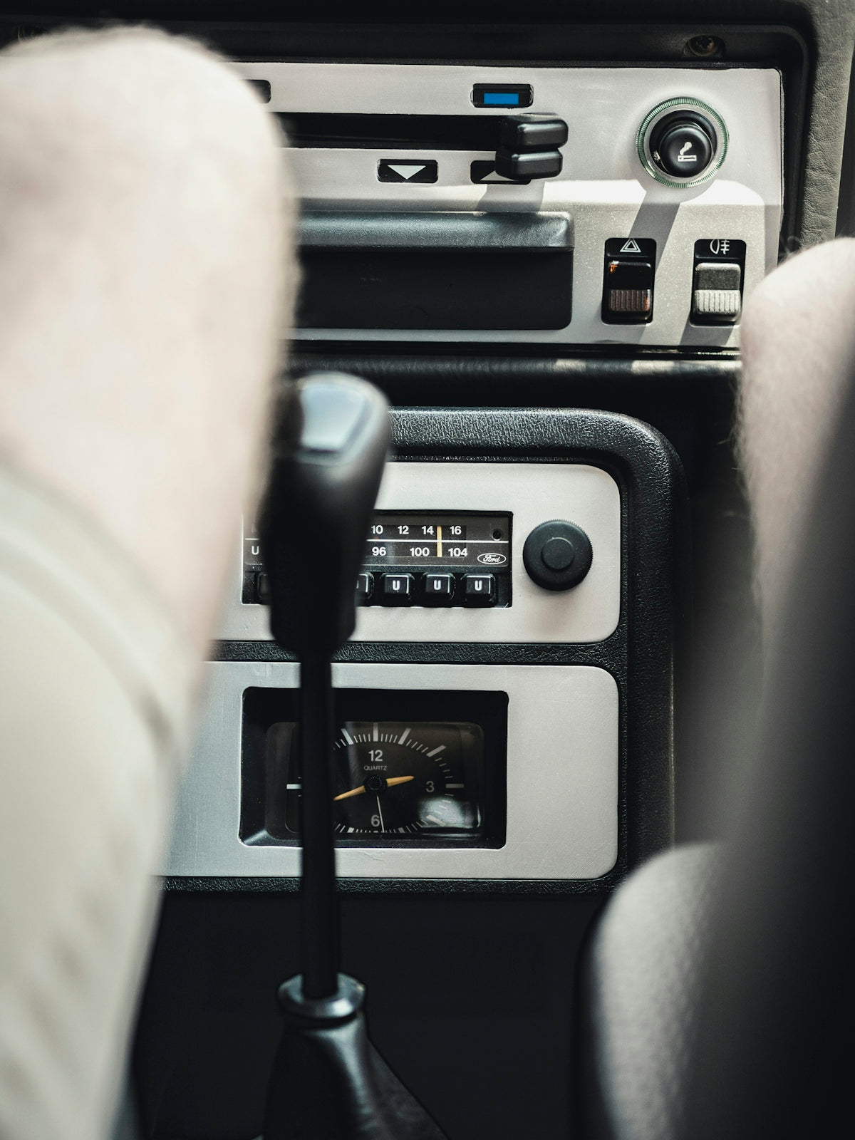 black vehicle gear shift lever
