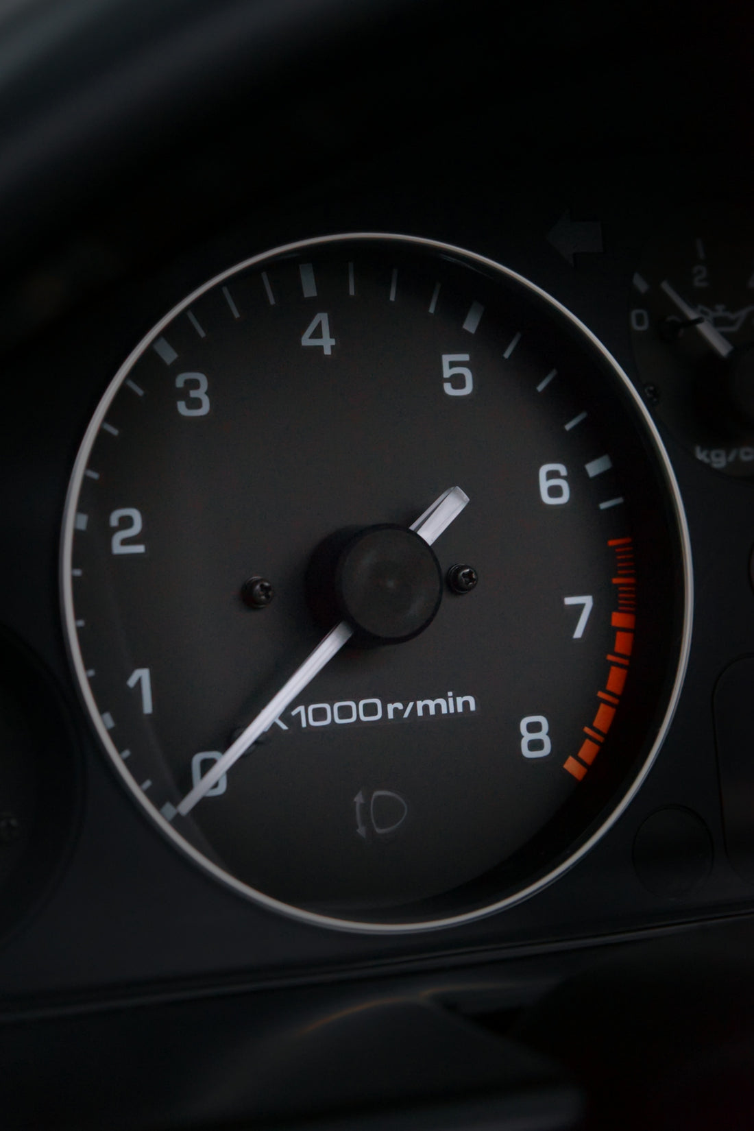 black and white analog speedometer