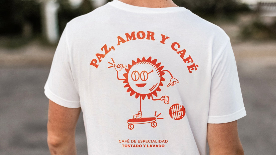 a man wearing a t - shirt that says pat amor y cafe