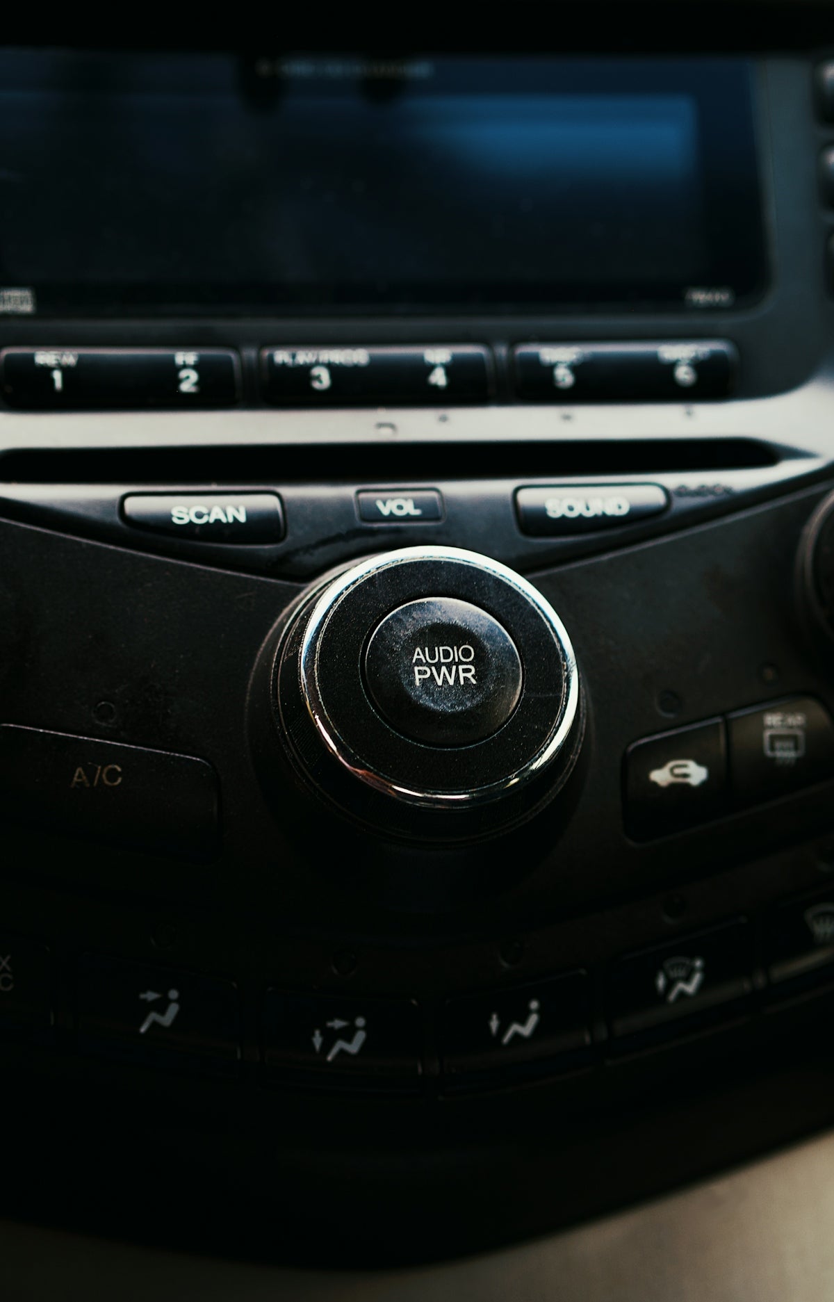 Car's audio controls are highlighted and in focus.