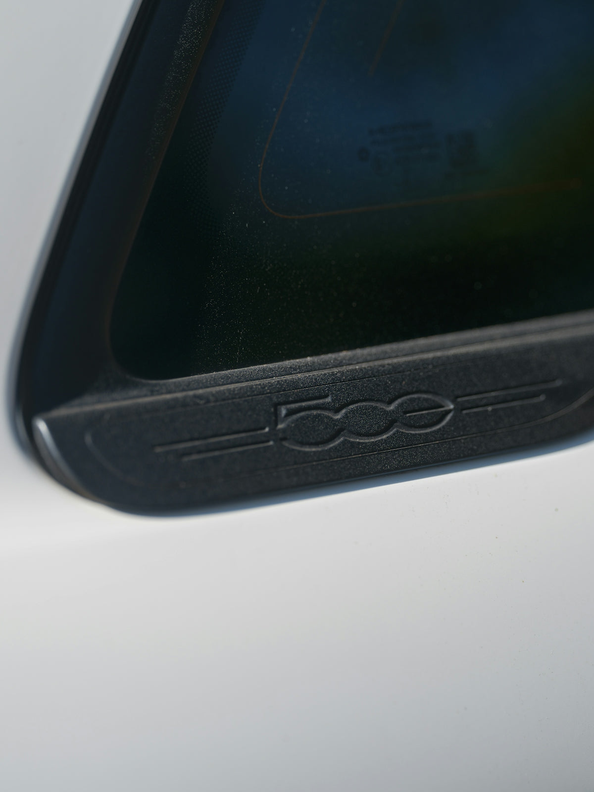 Fiat 500 logo on the car's side mirror.