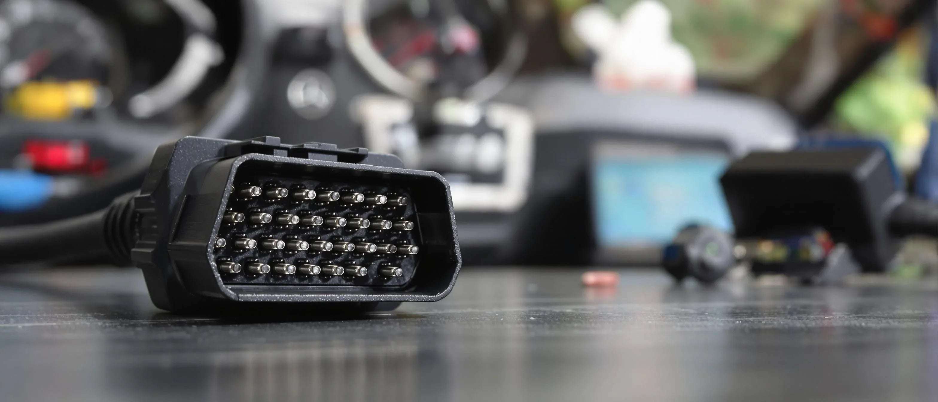 Mercedes Benz 38-pin male till OBD2 – Allt du Behöver Veta om denna Adapter - Felkodsläsare